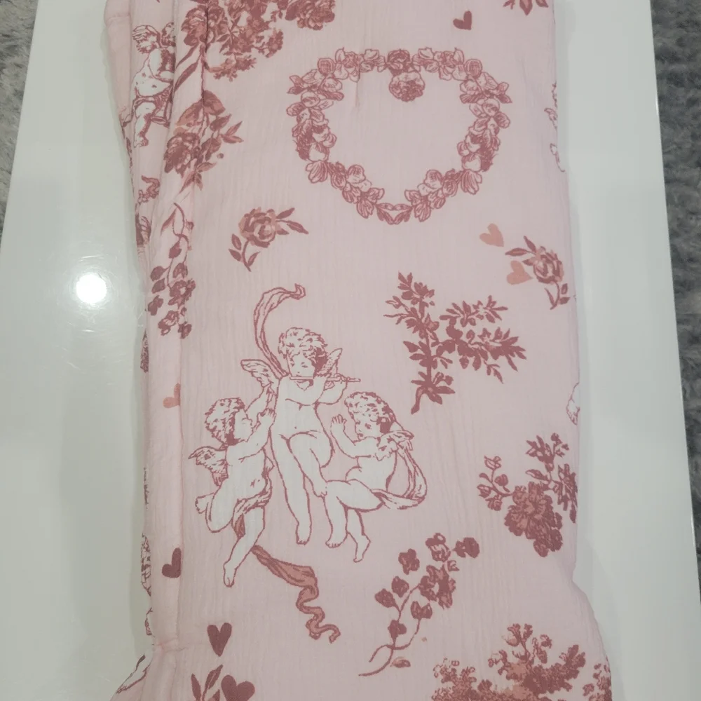 Envogue Pink Cherub & Floral Throw Blanket